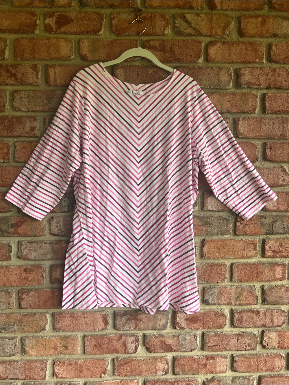 1X d&co. Striped V-Neck 3/4 Sleeve Tunic - Pink & White